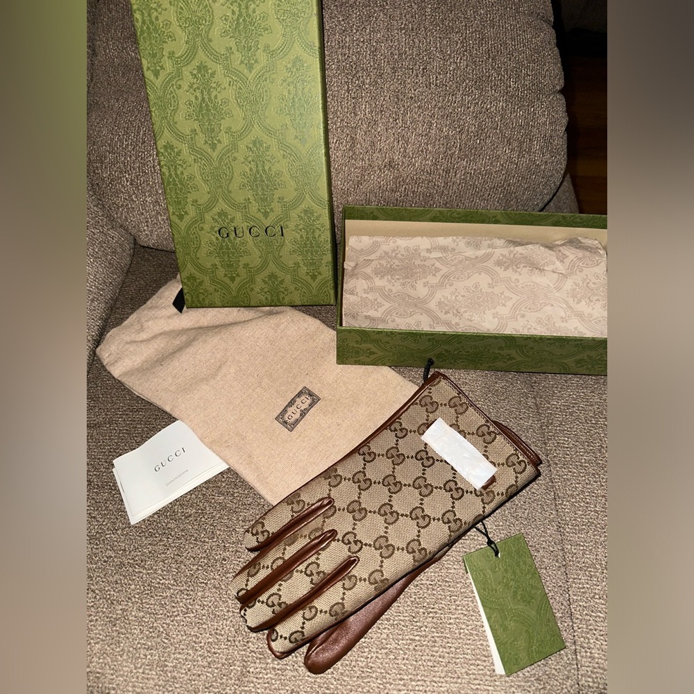 Gucci
Leather gloves